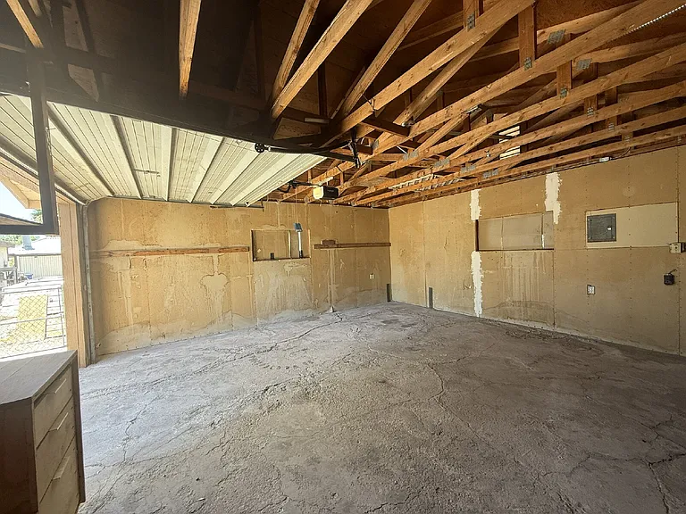 2111 Santa Cruz Ave — Photo 27