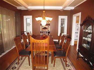 3rd image of 886 Hereford Dr