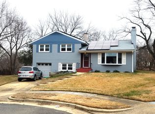 901 Banks Pl, Alexandria, VA 22312