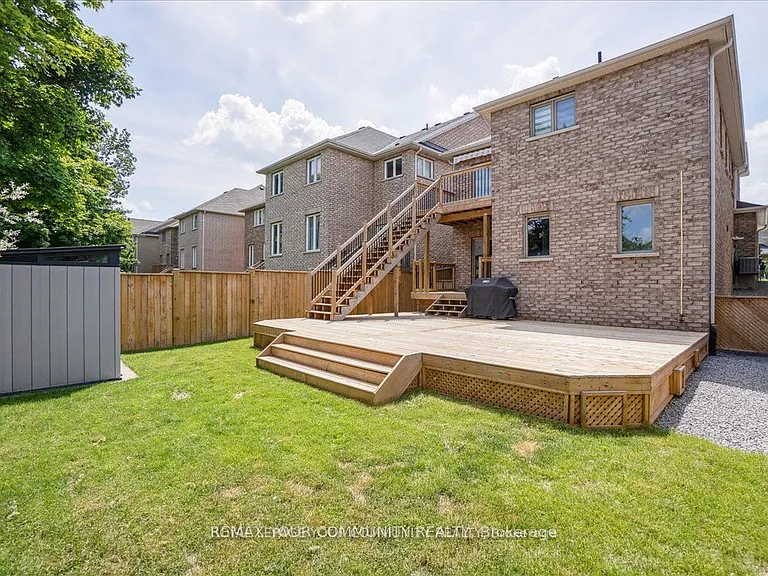 2172 Dawson Cres — Photo 37