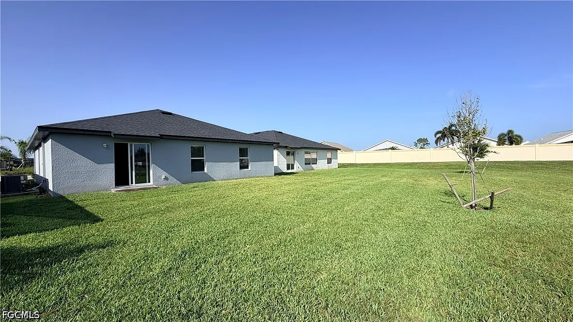 4 bed, 2.0 bath, 1812 sqft, $1,975 — Photo 4