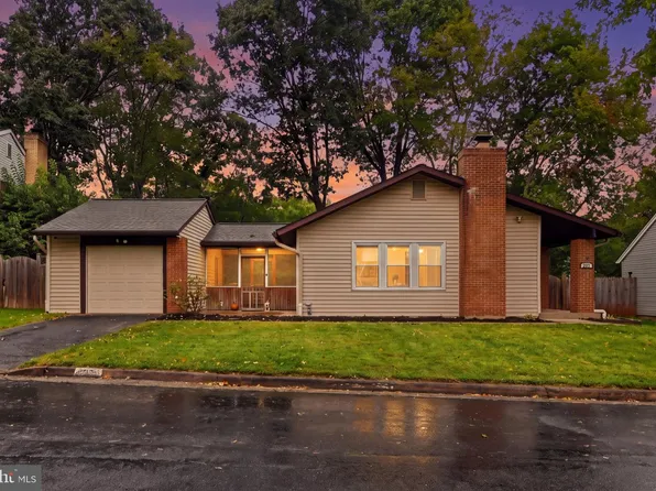 268 W Meadowland Ln, Sterling, VA 20164