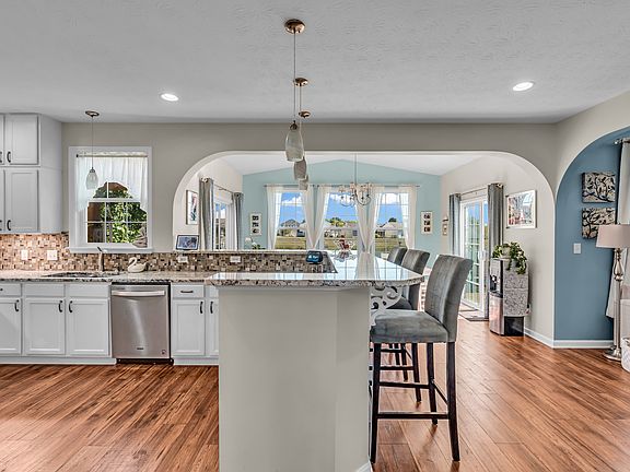 4th image of 3413 Roundlake Ln