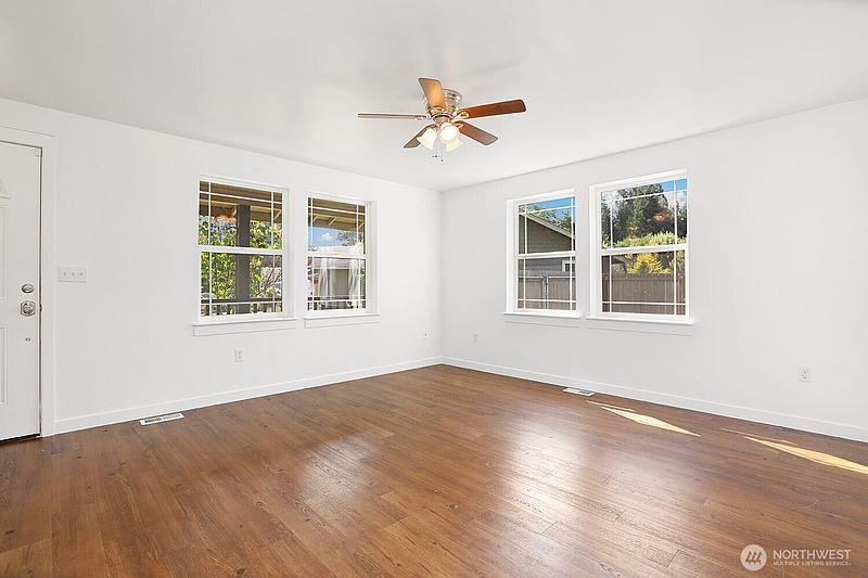 4th image of 904 Sapp Place