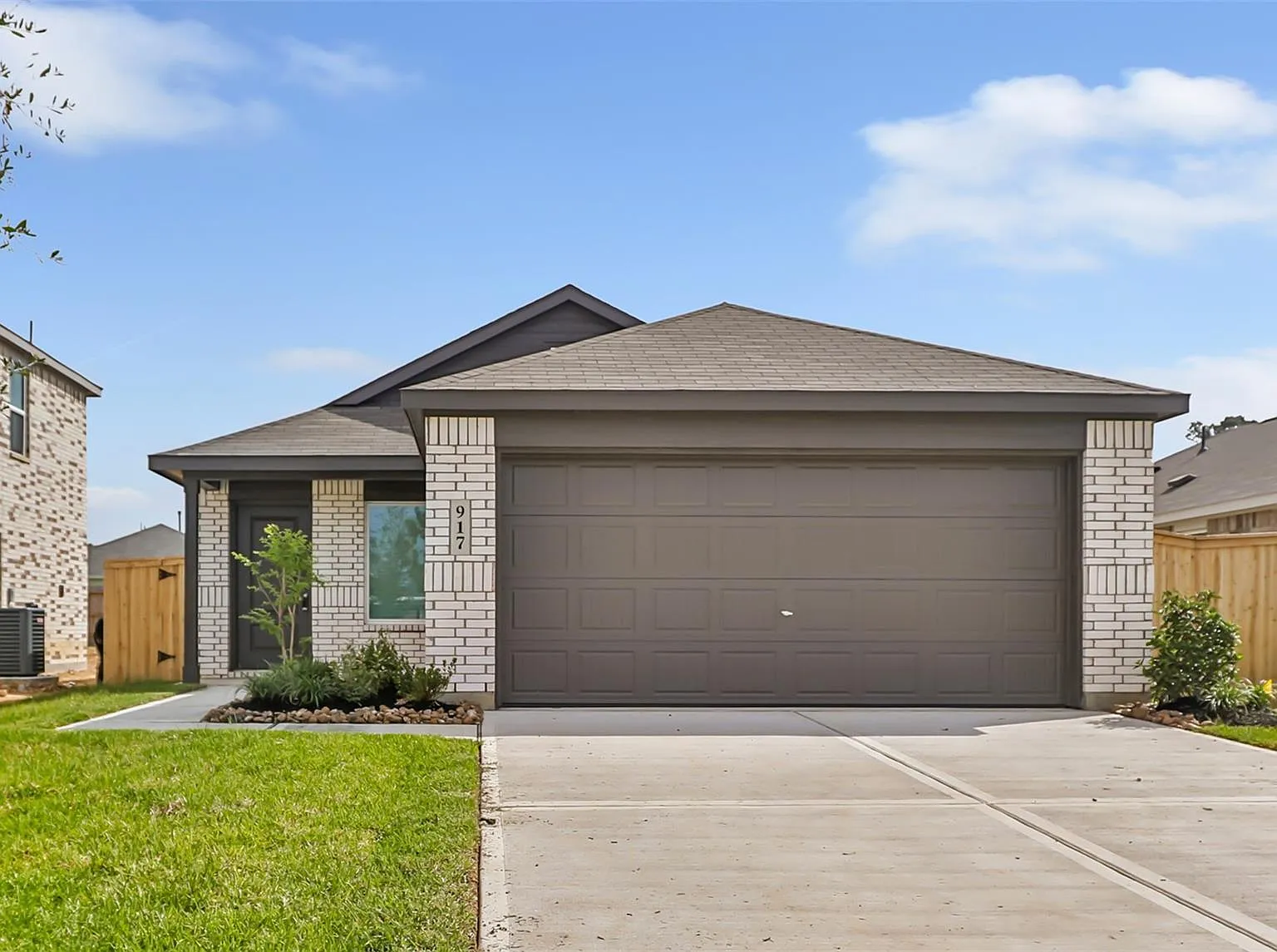 4 bed, 2.0 bath, 1656 sqft, $1,750 — Photo 1
