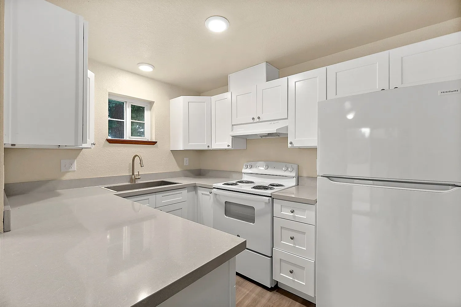 2 bed, 975 sqft, $1,800 — Photo 3