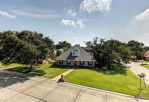 1st image of 47 Oak Alley Blvd