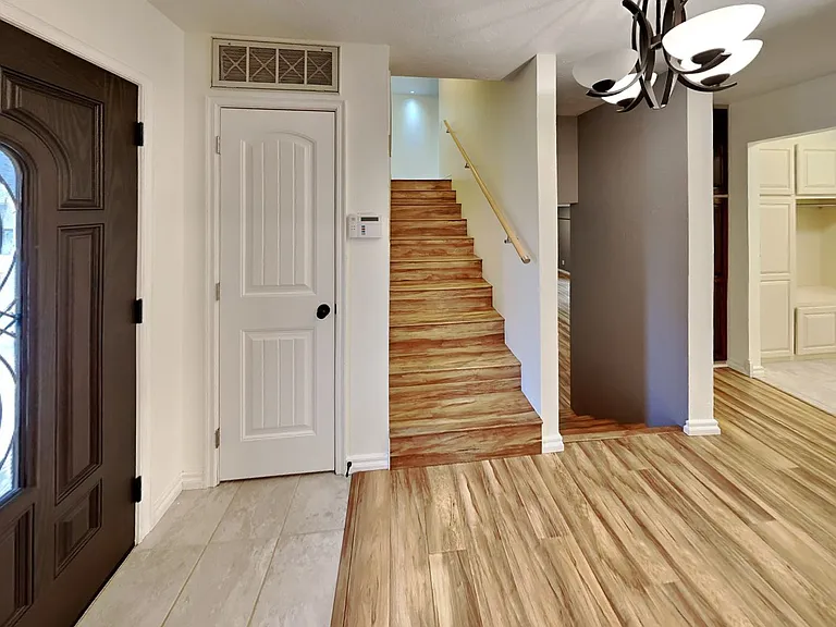 908 East Dr — Photo 4