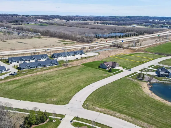 493 N Country Ln #33, Fond Du Lac, WI 54935