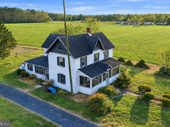 3rd image of 210 Chestnut Tree Rd