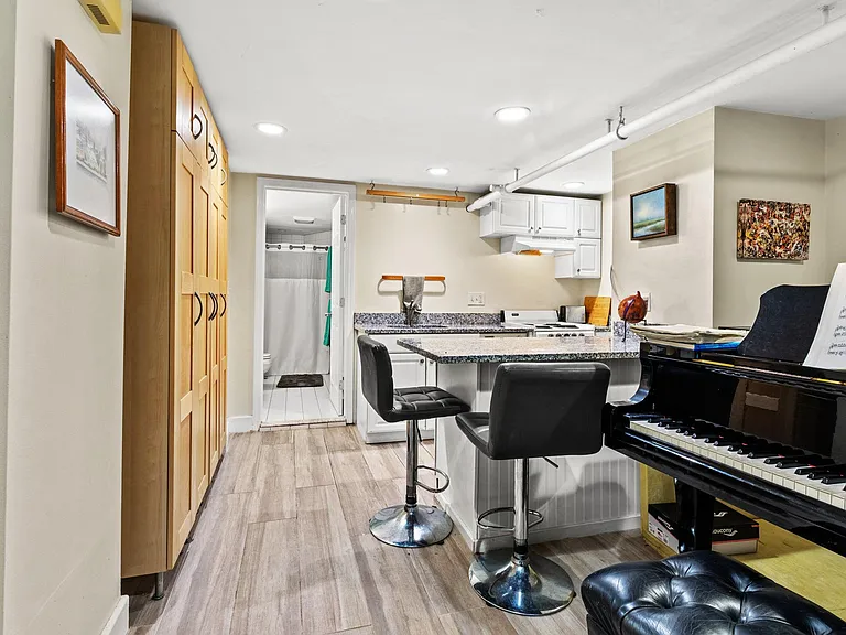 30 Dartmouth St #1 — Photo 4