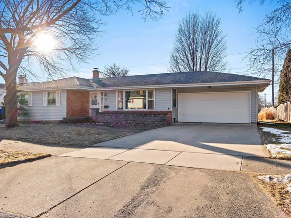 1621 N Douglas St, Appleton, WI 54914