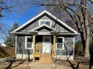 1113 McDonald Ave, Aurora, IL 60506