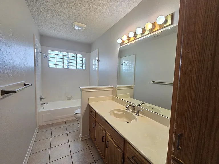906 Meadow Cir N — Photo 15