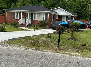 718 Chapel Hill Rd, Spring Lake, NC 28390