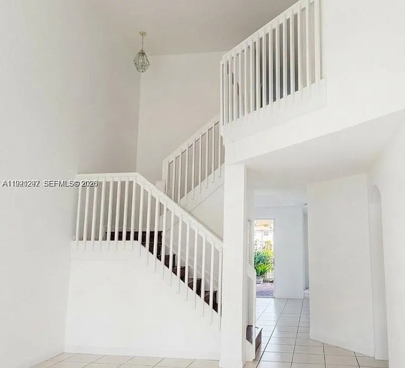 3 bed, 2104 sqft, $3,500 — Photo 3