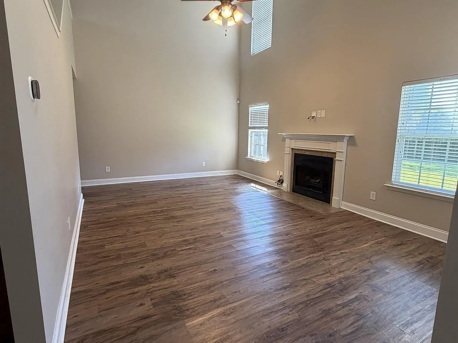 4 bed, 2.5 bath, 2271 sqft, $2,300 — Photo 4