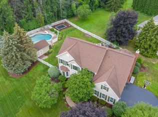 1 Edenfield Rd, Penfield, NY 14526