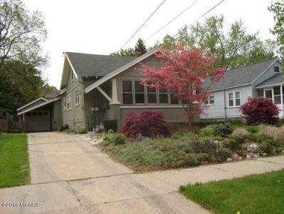 1042 Boston St SE, Grand Rapids, MI, 49507
