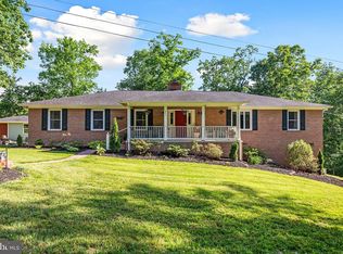 211 Creekview Ln, Middletown, VA 22645