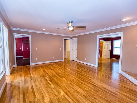 4th image of 2562 Foothills Dr