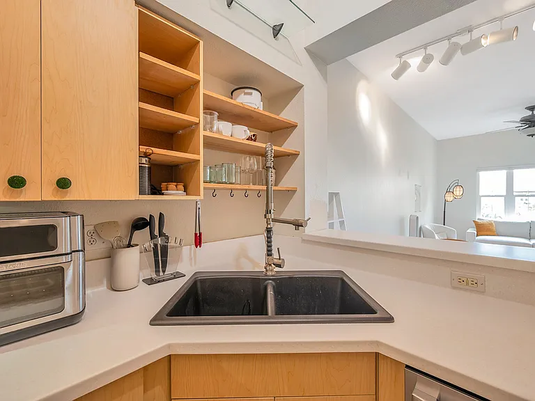 100 4th Ave S #424 — Photo 9