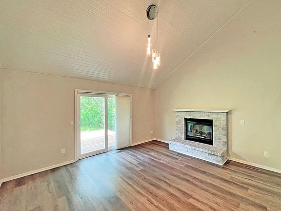 3rd image of 7887 Grinnell Way
