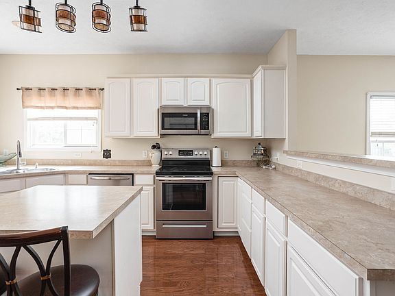 5th image of 15369 Smithfield Dr