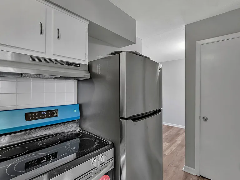 Barat Ave Apartments — Photo 10