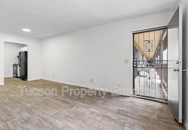319 E Mohave Rd #206 — Photo 3
