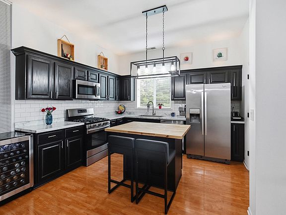 5th image of 1137 Hawthorne Ln
