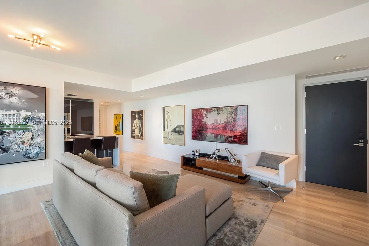 Building Photo - 1451 Brickell Ave #2405