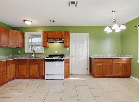 4th image of 1724 Bonnie Ann Dr