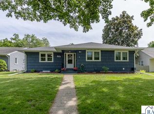 227 Westwood Dr, Mankato, MN 56001