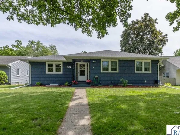227 Westwood Dr, Mankato, MN 56001