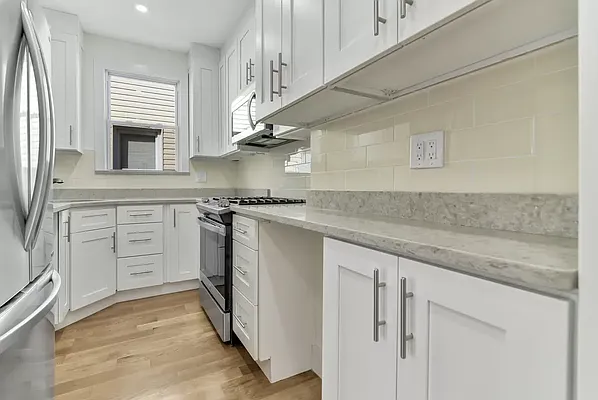 Rented by Halvatzis Realty | media 1