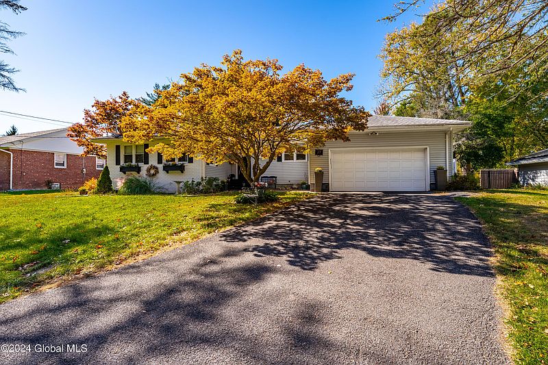 2nd image of 27 Sunset Drive