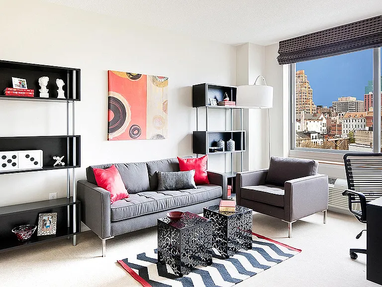 225 Grand — Photo 6