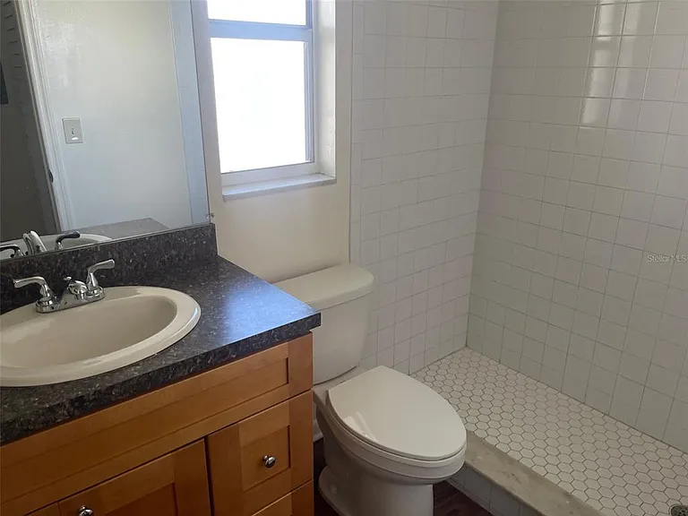 105 11th Ave #10 — Photo 9