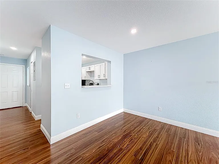 2260 Grenwich Ave #2260 — Photo 13