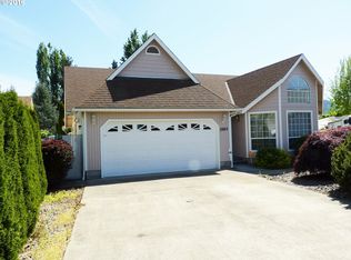 1665 NW Jennifer Ct, Roseburg, OR