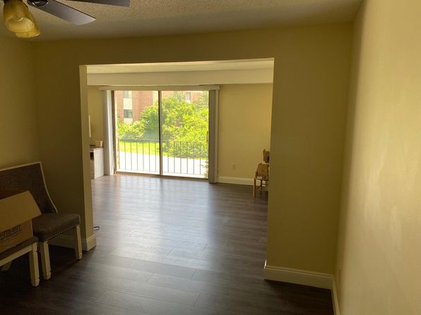 4 Brookside Dr APT 6