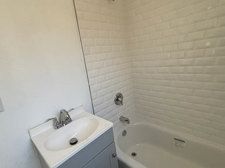 1222 W 88th St — Photo 22