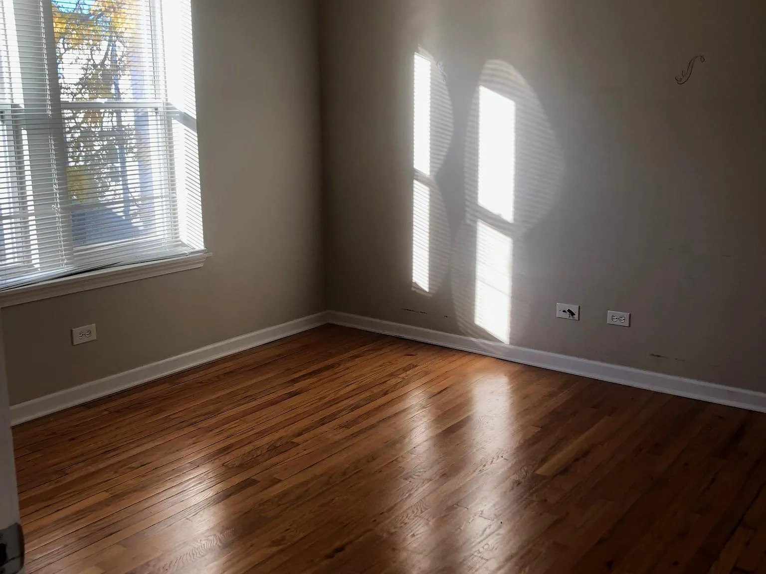 4404 W George St — Photo 2