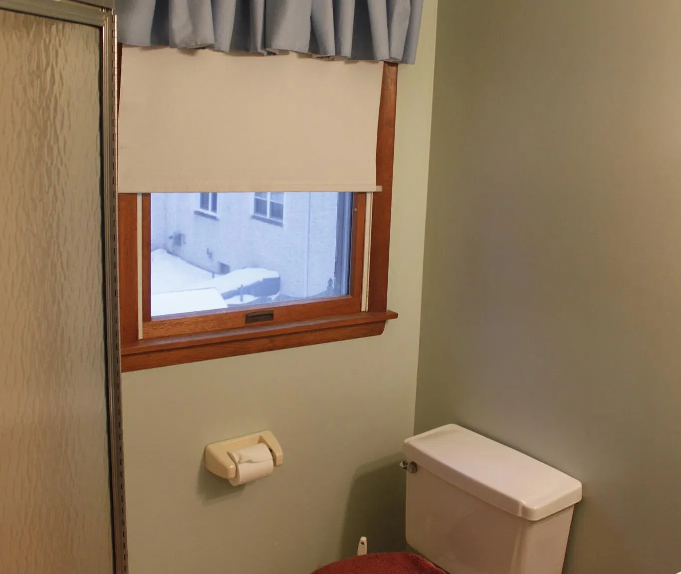 5 bed, 2388 sqft, $4,495 — Photo 2