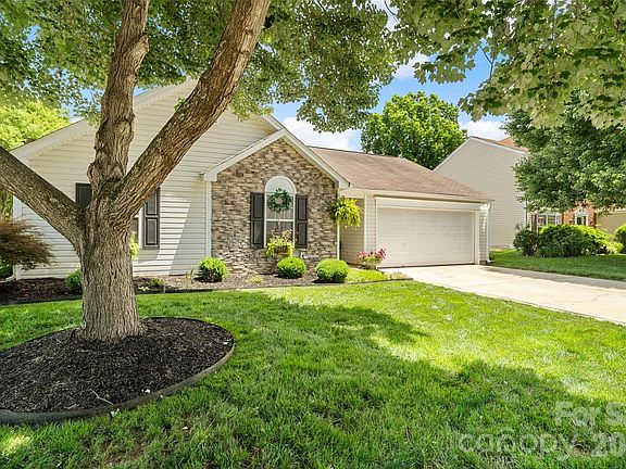 5th image of 3917 Laurel View Cir
