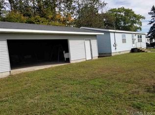 502 N 11th St, Gladstone, MI 49837