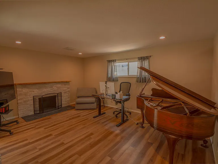 9501 Arvilla Ave NE — Photo 14