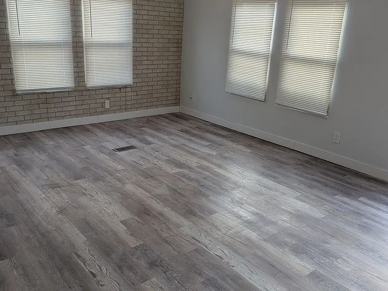 2241 Astor St — Photo 2