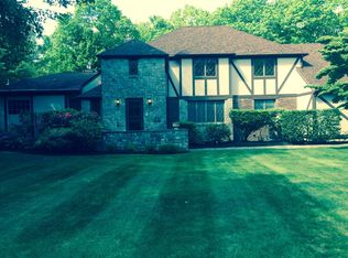 111 Beechwood Dr, Cranston, RI 02921